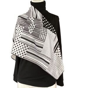 Kevser 7655 large black and white scarf.  SC0028